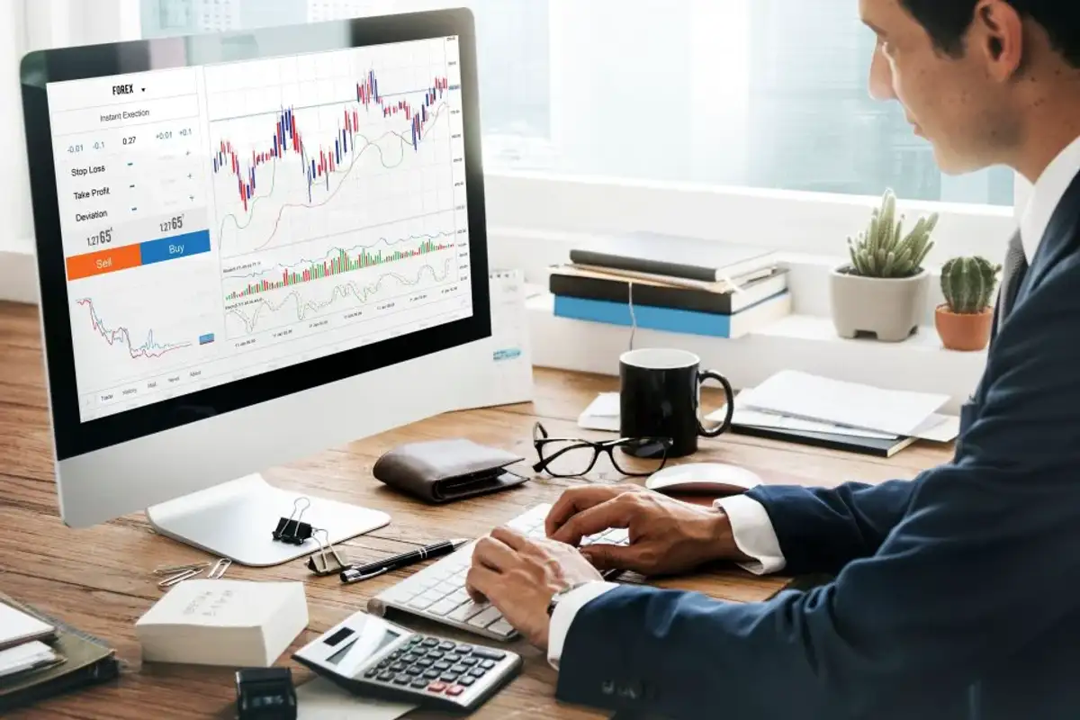 perbandingan harga pelaksanaan right issue dan harga pasar saham