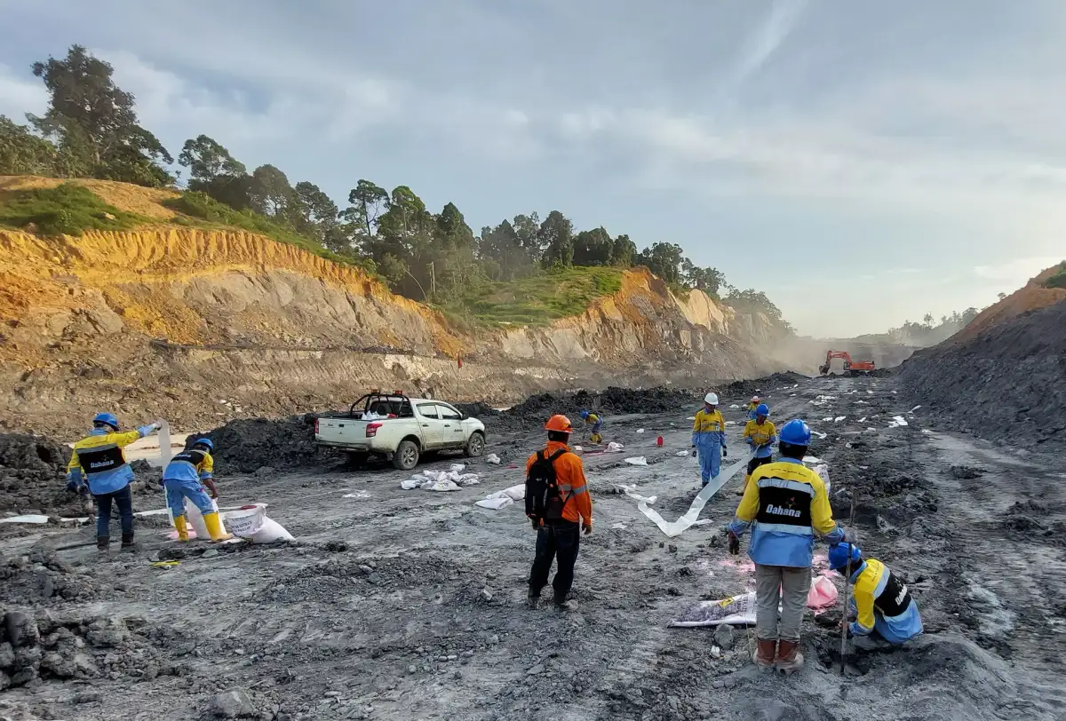 Pergerakan IHSG menguat didorong lonjakan saham BREN dan CUAN pada perdagangan pagi