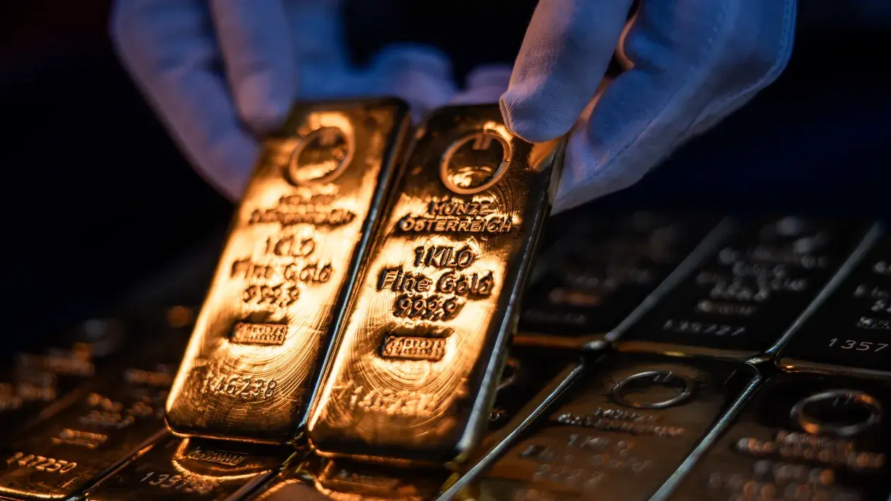 Harga emas dunia melonjak akibat konflik AS Iran