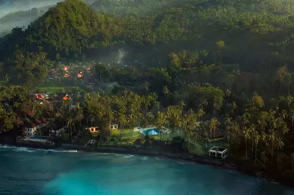 Kinerja keuangan Bukit Uluwatu Villa BUVA 2025 laba bersih naik tajam
