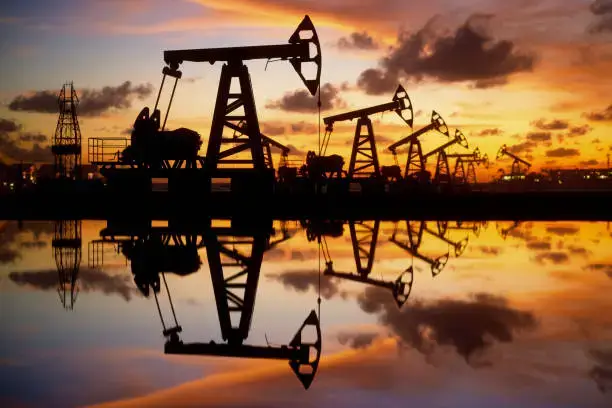 Harga minyak Brent melonjak ke USD126 per barel dan rupiah di level terlemah sepanjang masa