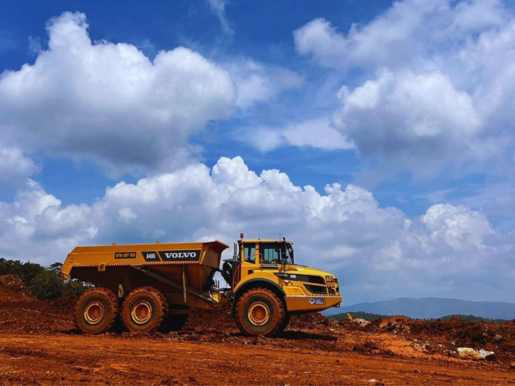 pt sinar terang mandiri tbk mine risiko kontrak weda bay nickel 2026