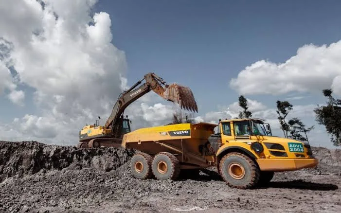 Ilustrasi lonjakan laba J Resources pada semester I/2026 yang ditopang pemangkasan beban pokok penjualan