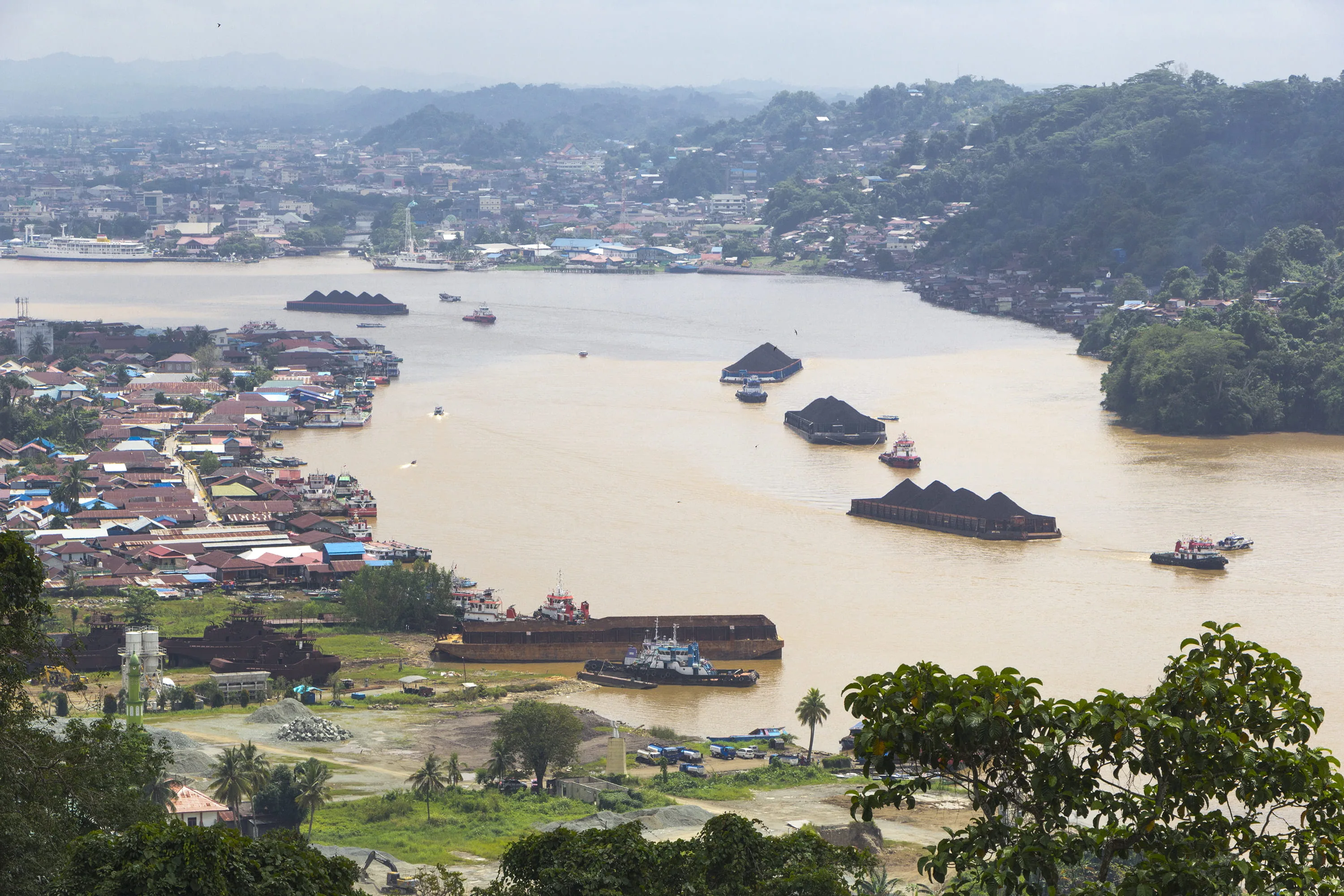 Ilustrasi surutnya Sungai Mahakam akibat El Nino yang memaksa pembatasan muatan tongkang pengangkut batu bara