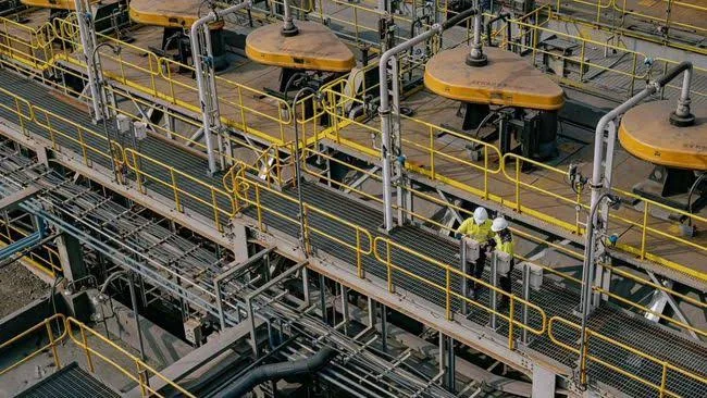 Ilustrasi Merdeka Battery Materials menanggapi kabar rencana pencatatan saham di Bursa Hong Kong lewat penjualan depositary receipts
