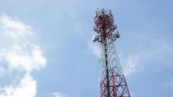 Menara telekomunikasi milik PT Sarana Menara Nusantara Tbk (TOWR) terkait fasilitas kredit baru dari Bank Central Asia