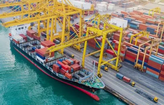 Ilustrasi PT Prima Globalindo Logistik Tbk (PPGL) terkait rencana pembagian 514,12 juta saham bonus dengan rasio 6:4 dan jadwal distribusi pada 25 November 2026.